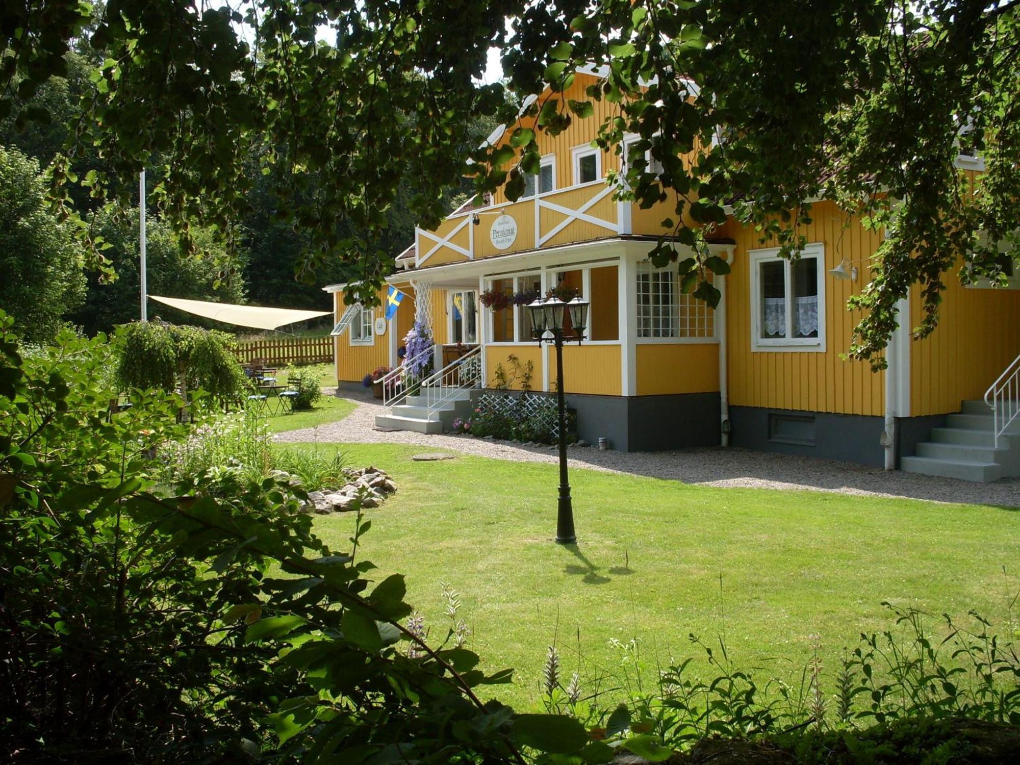 Hotel & Pensionat Bjorkelund Stenbrohult  Exterior photo